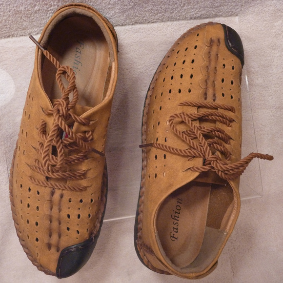 Sandals Men 9.5 Exclusive Moccasins Loafers Comfort Soft Perforated - Picture 3 of 8
